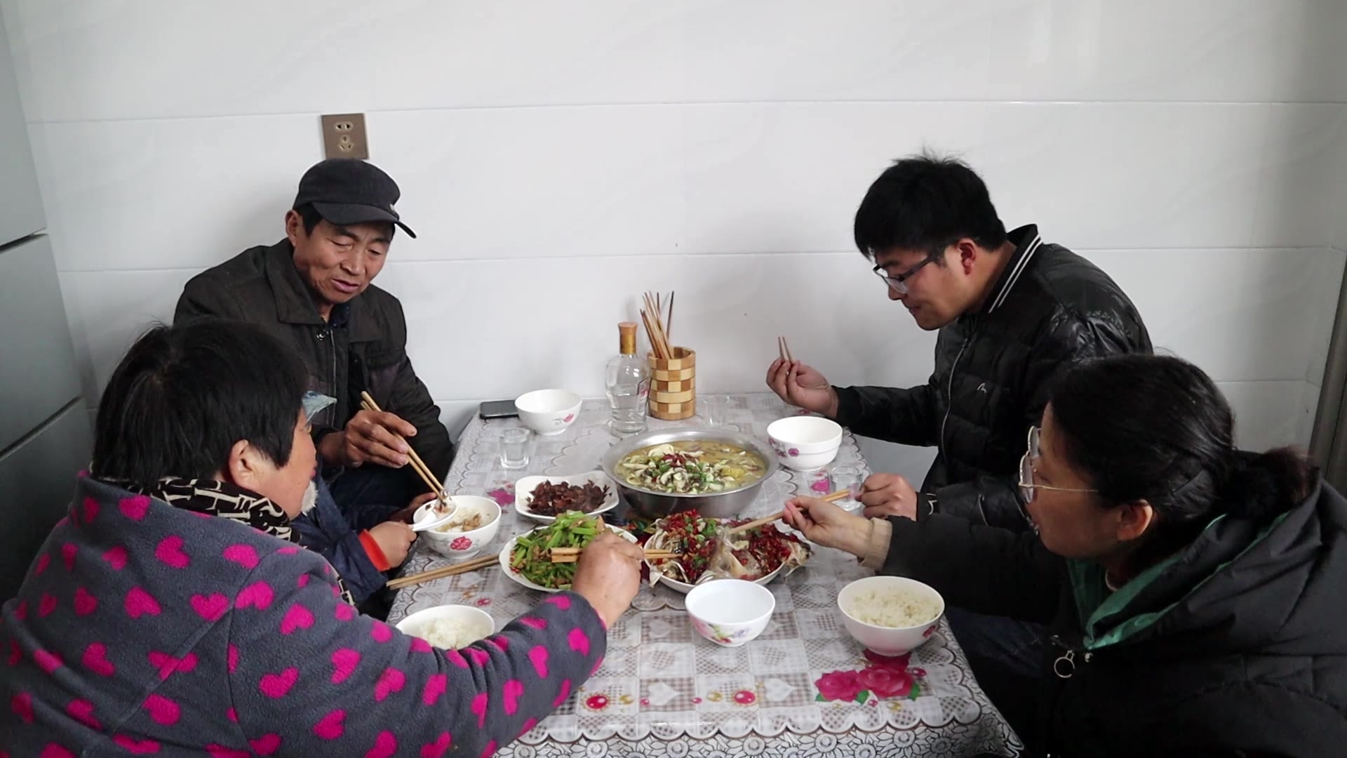 30元买一条大花鲢鱼,做一盆酸菜鱼,一盘剁椒鱼头,麻辣鲜香过瘾